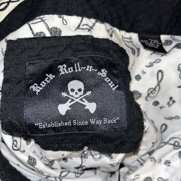 Rock Roll n Soul
S/S MUSIC ON MY MIND short sleeve button down. - Picture 6 of 7